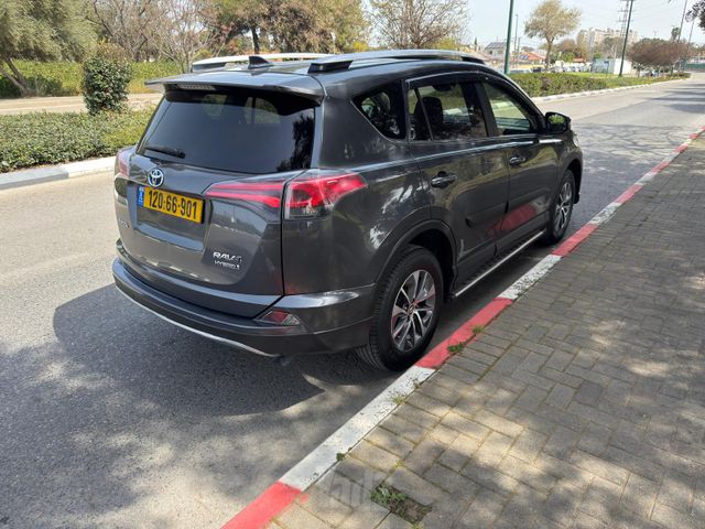טויוטה RAV4