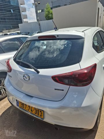 מודעת רכב מאזדה 2