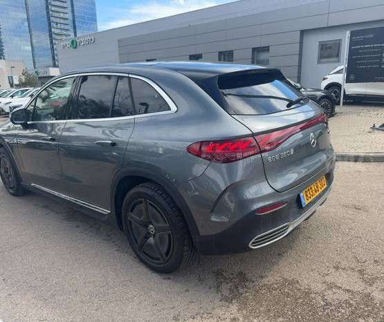 מרצדס-בנץ EQE SUV
