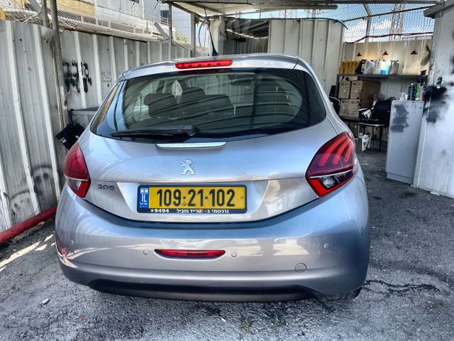 פיג'ו 208