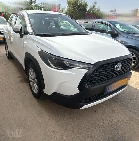 מודעת רכב טויוטה קורולה קרוס 2