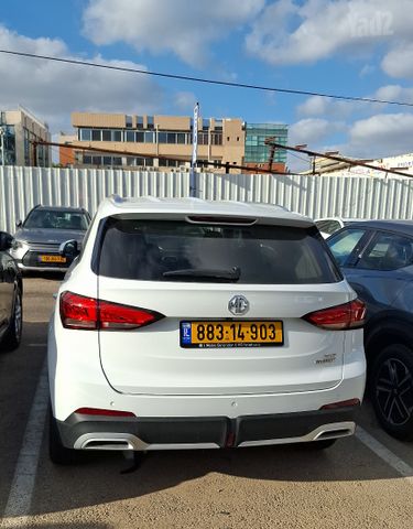 אם ג'י ZS