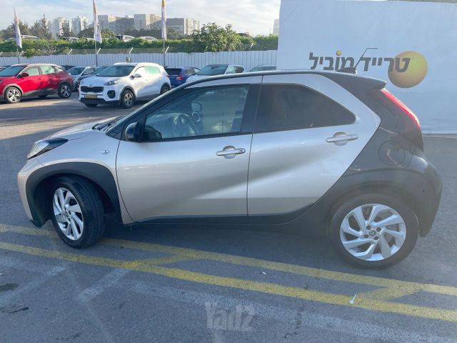 טויוטה אייגו X