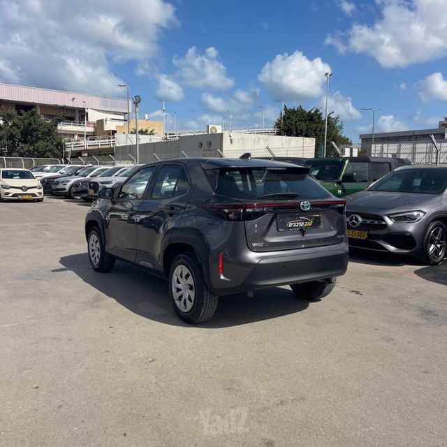 טויוטה יאריס קרוס