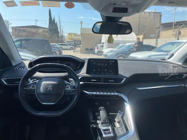 פיג'ו 3008