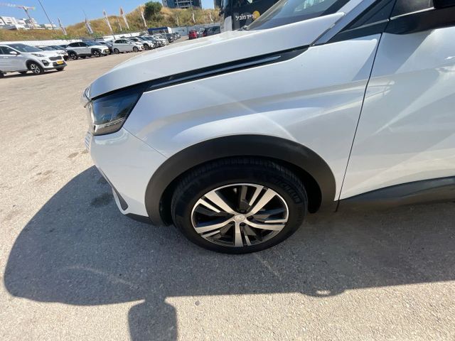 פיג'ו 3008