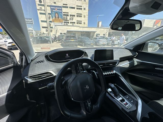 פיג'ו 5008