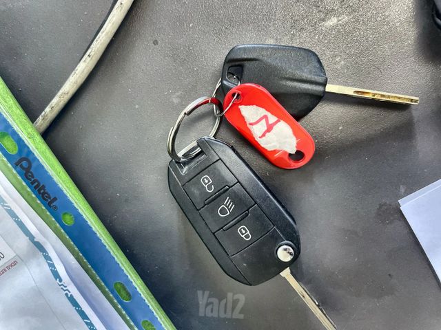 פיג'ו 208