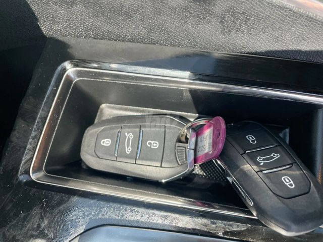 פיג'ו 3008