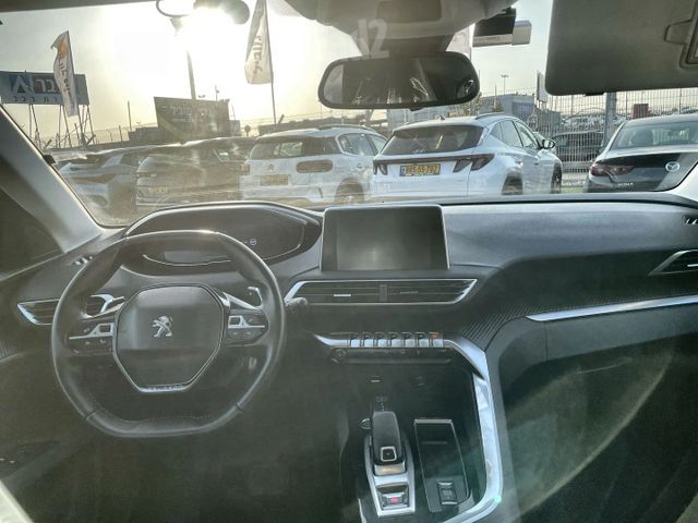 פיג'ו 3008