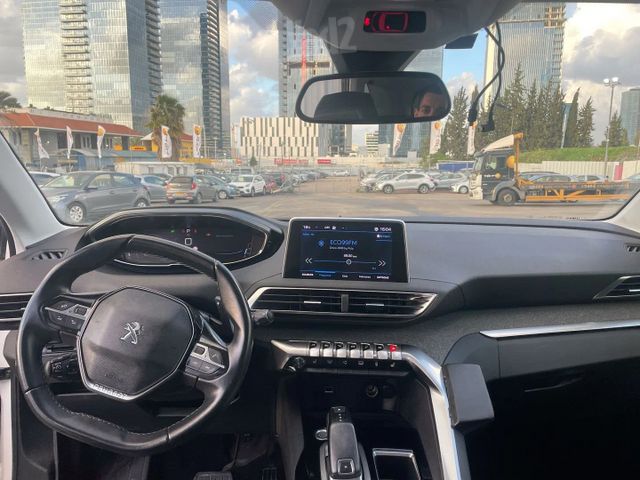 פיג'ו 3008