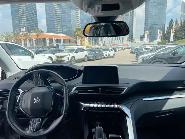 פיג'ו 5008