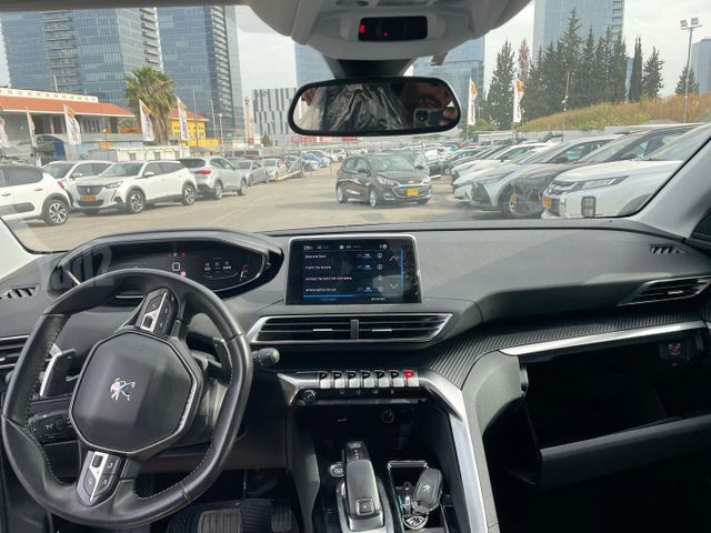 פיג'ו 3008