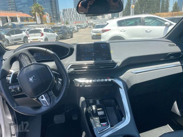 פיג'ו 3008