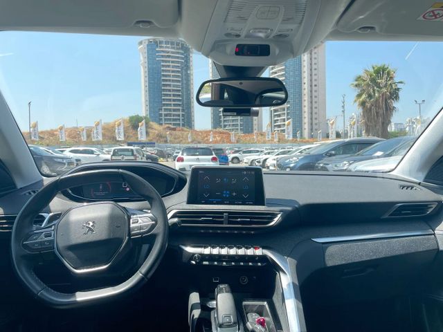 פיג'ו 3008