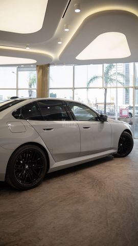 ב מ וו M5