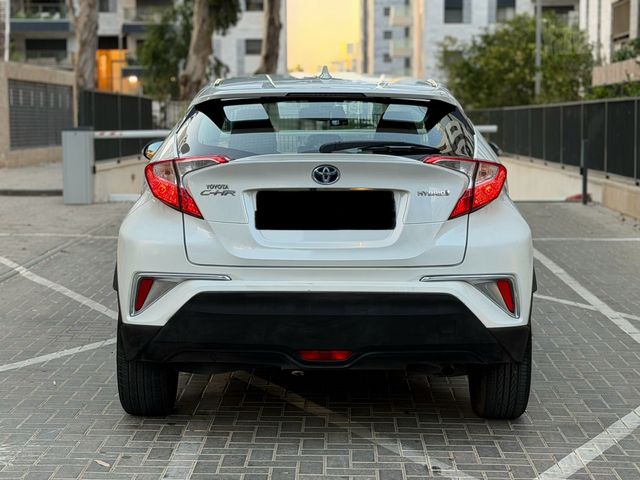 מודעת רכב טויוטה C-HR 1