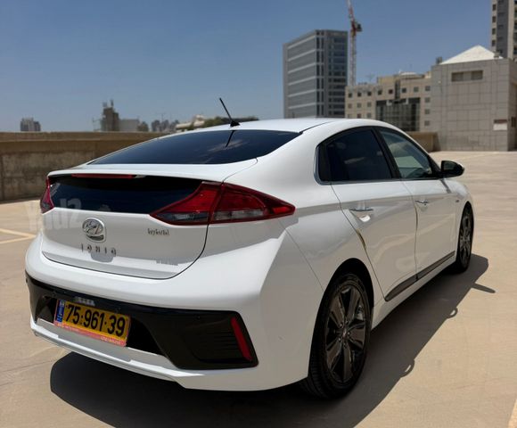 יונדאי איוניק