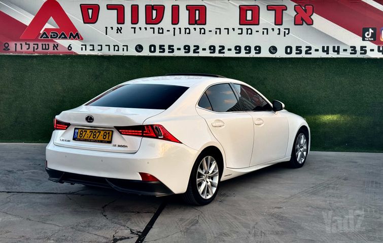 לקסוס IS