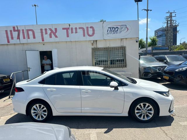 טויוטה קורולה