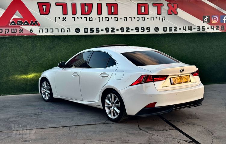 לקסוס IS