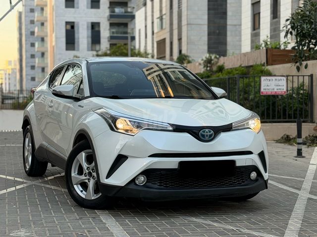 מודעת רכב טויוטה C-HR