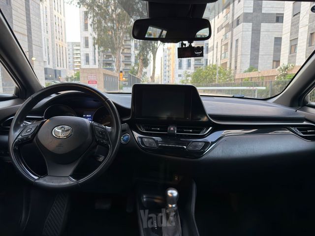 מודעת רכב טויוטה C-HR 2