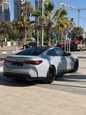 ב מ וו M4