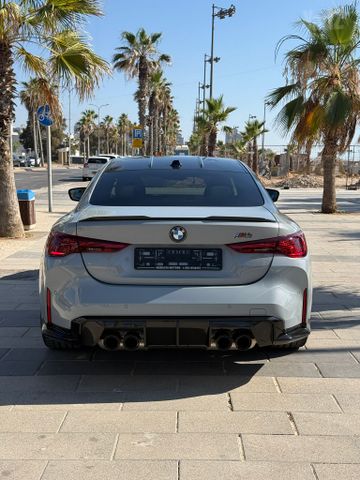 ב מ וו M4