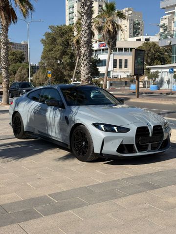 ב מ וו M4