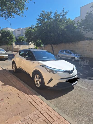 מודעת רכב טויוטה C-HR
