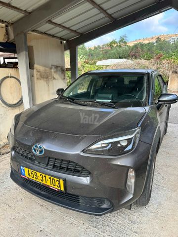 מודעת רכב טויוטה יאריס קרוס