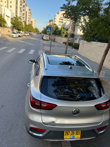 אם ג'י ZS