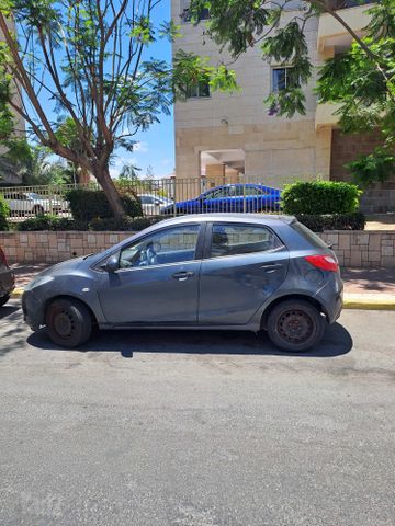 מודעת רכב מאזדה 2
