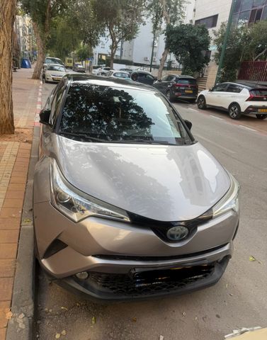 מודעת רכב טויוטה C-HR