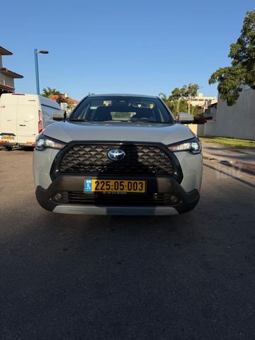 מודעת רכב טויוטה קורולה קרוס