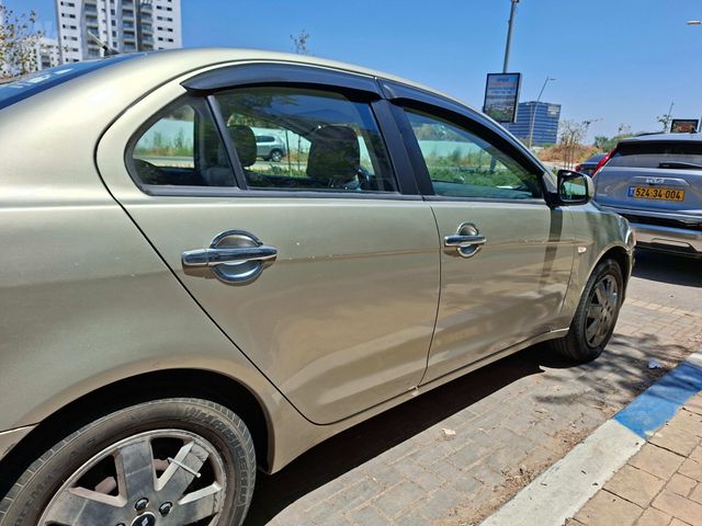 מודעת רכב מיצובישי לנסר