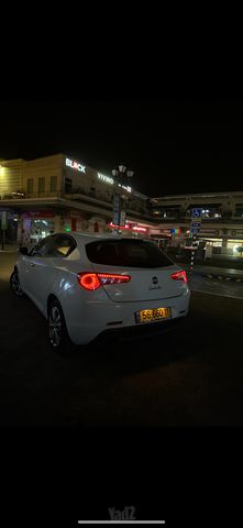 אלפא רומיאו ג'ולייטה
