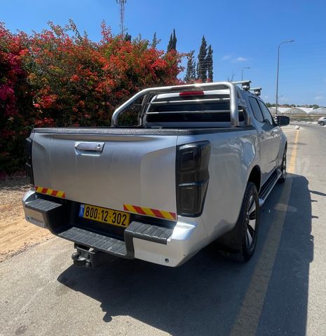 איסוזו די-מקס