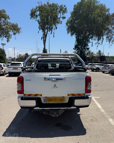 מיצובישי טרייטון / L200