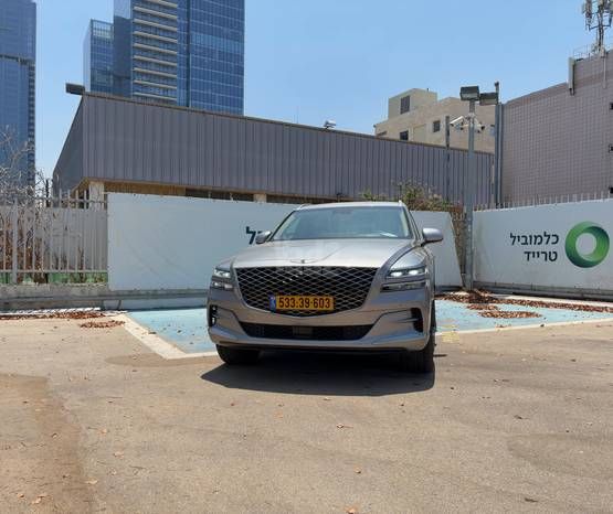 מודעת רכב ג'נסיס GV80