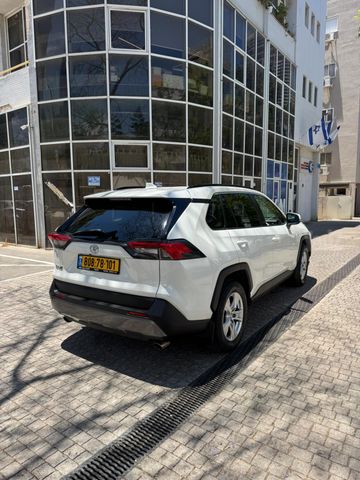 טויוטה RAV4