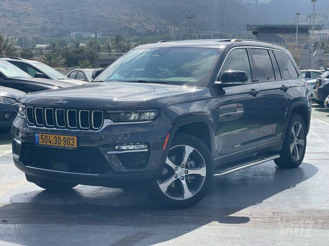מודעת רכב ג'יפ גרנד צ'ירוקי