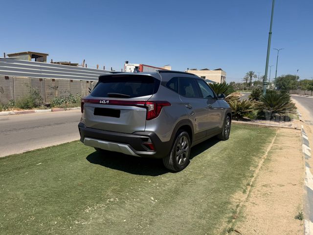 קיה סלטוס