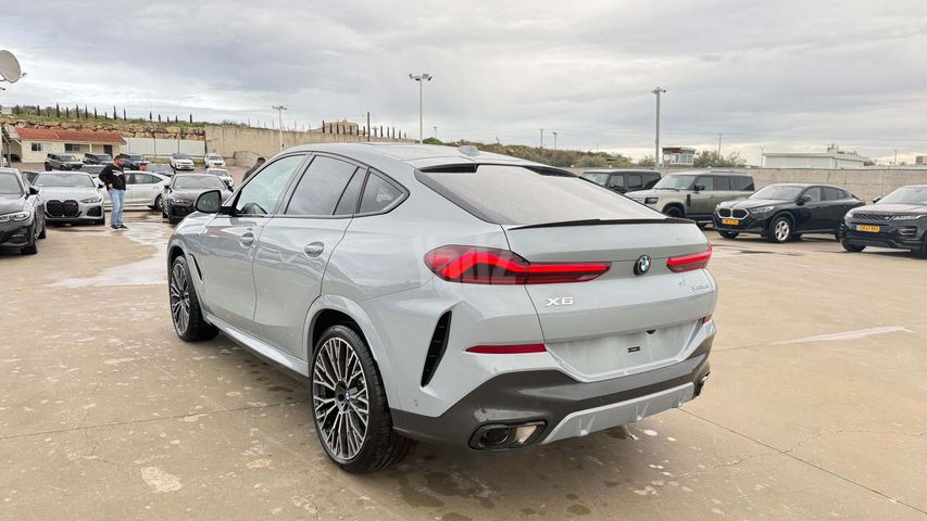 ב מ וו X6