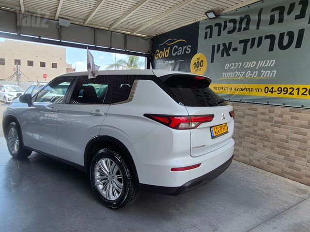 מיצובישי אאוטלנדר