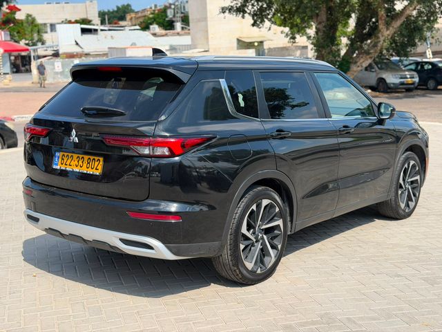 מיצובישי אאוטלנדר