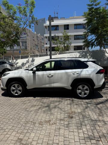 טויוטה RAV4