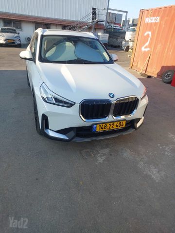 ב מ וו X1