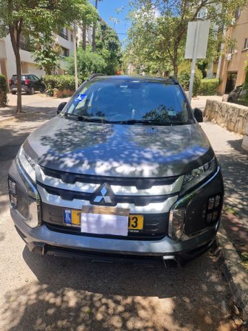מודעת רכב מיצובישי ASX